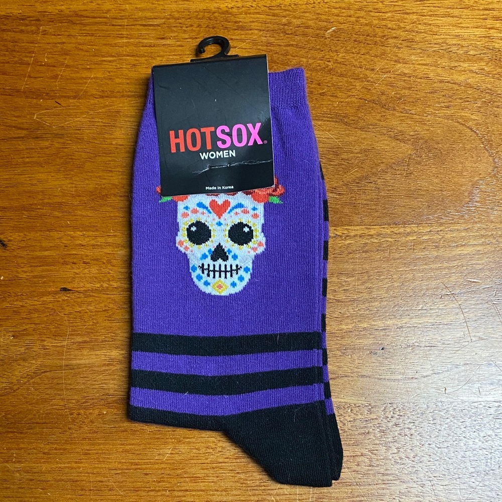 Hot Sox Women's Purple and Black Skull Socks  NEW